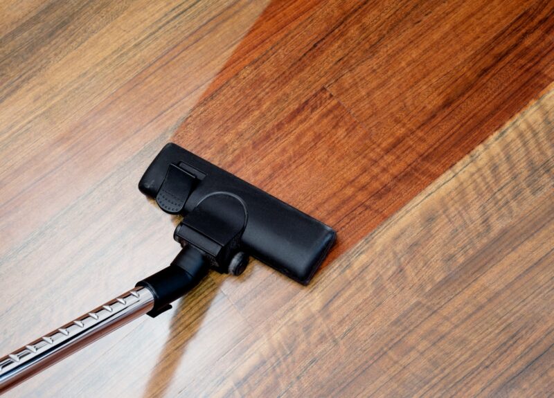 Parket reinigen? Zo maak je een houten vloer écht als nieuw