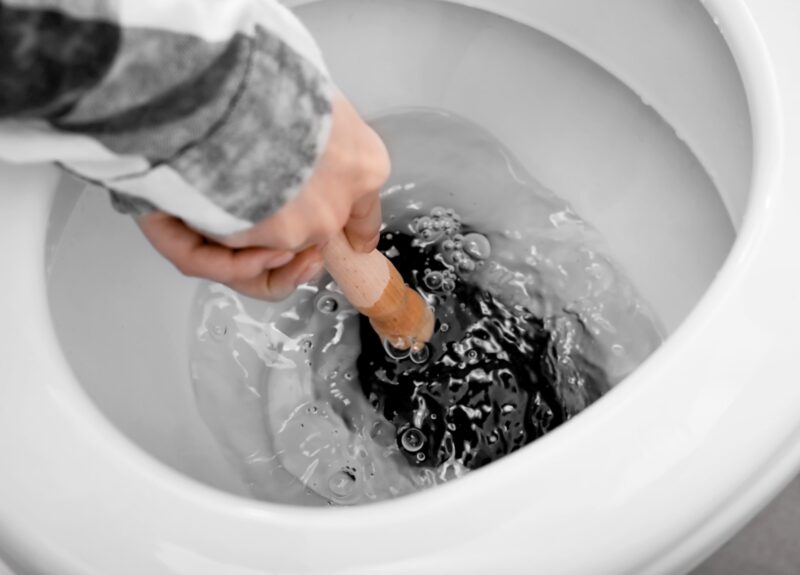 Zo kun je snel en eenvoudig je wc ontstoppen
